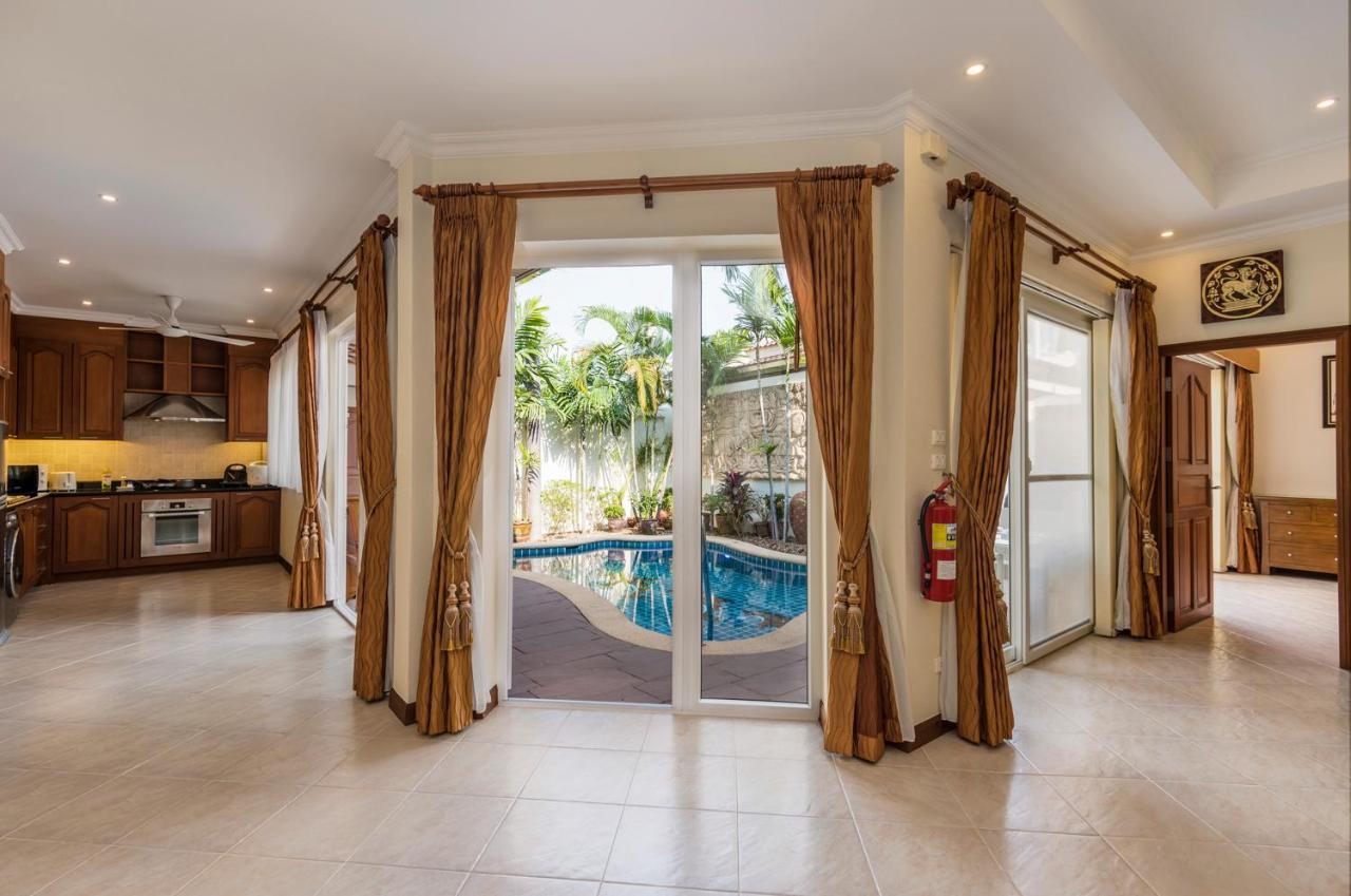 Village Austria Luxury Pool Villas Pattaya Exterior foto